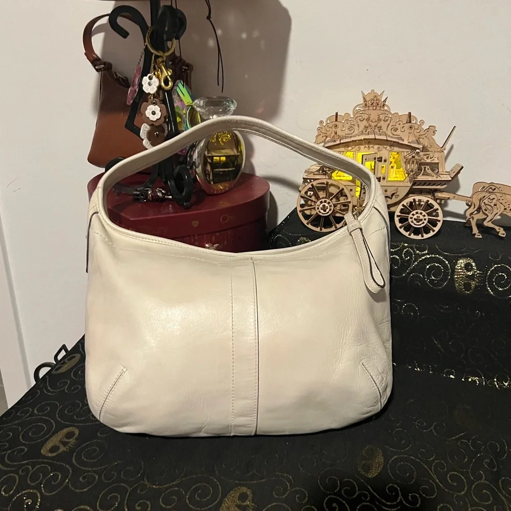 Coach 2006 Chelsea Ergo Off White Leather Shoulder Hobo Bag